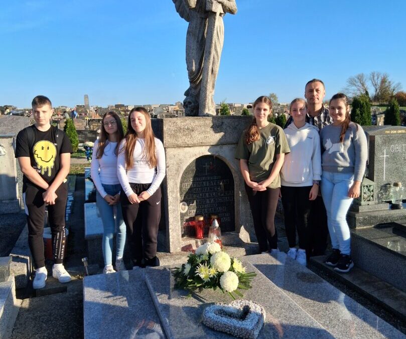 Vjeronaučna grupa posjetila mjesno groblje