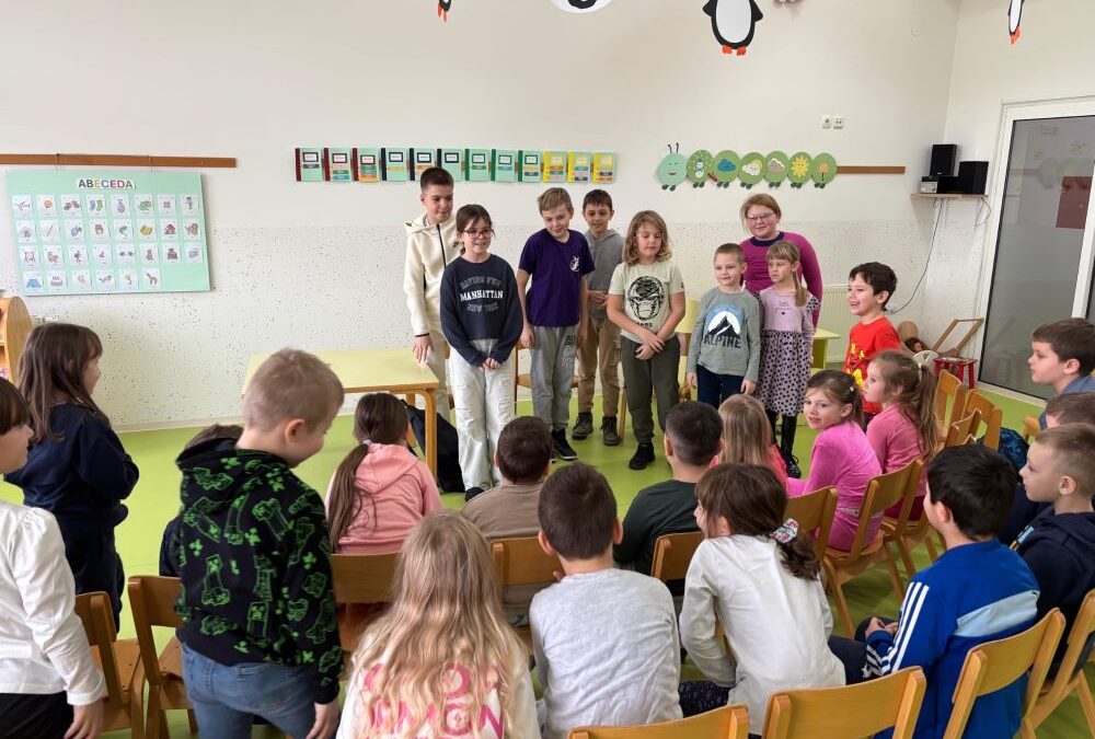 Članovi Male lige predškolcima upriličili edukativan i zanimljiv igrokaz