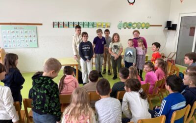 Članovi Male lige predškolcima upriličili edukativan i zanimljiv igrokaz