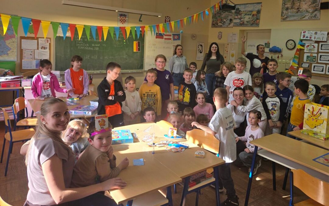 Djeca iz Dječjeg vrtića „Zrno” posjetila članove Male lige