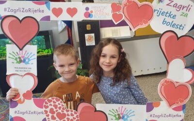 Mala liga, učenici i djelatnici virovske škole te Dječji vrtić „Zrno“ Virje podržali kampanju „Zagrli za rijetke“