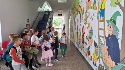 Izvanučionička nastava – posjet školi u Virju i kazališna predstava u Koprivnici